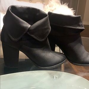 Beautiful black Reba booties size 9.5